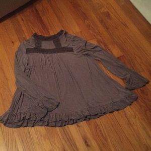 Bell-sleeve, crotchet neckline long sleeve top